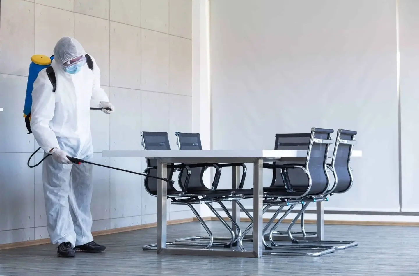 Désinfection d'une salle de réunion